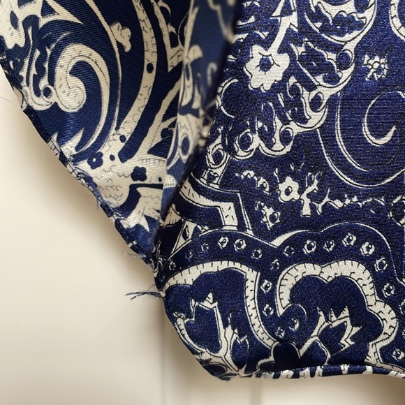 Vintage Linda (Lundstrom) for Eaton’s - nice satin robe - navy w ivory - Picture 4 of 5